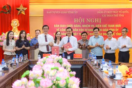 Bàn giao chức năng, nhiệm vụ về công tác dân vận sang Đảng ủy Mặt trận Tổ quốc, các đoàn thể tỉnh