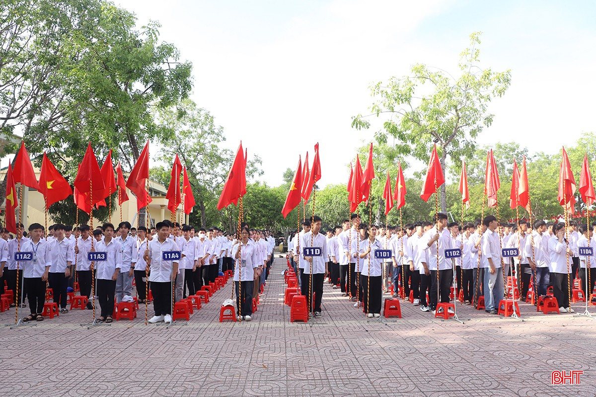 Học sinh Trường THPT Nguyễn Thị Minh Khai tại lễ khai giảng năm học mới 2024 - 2025.