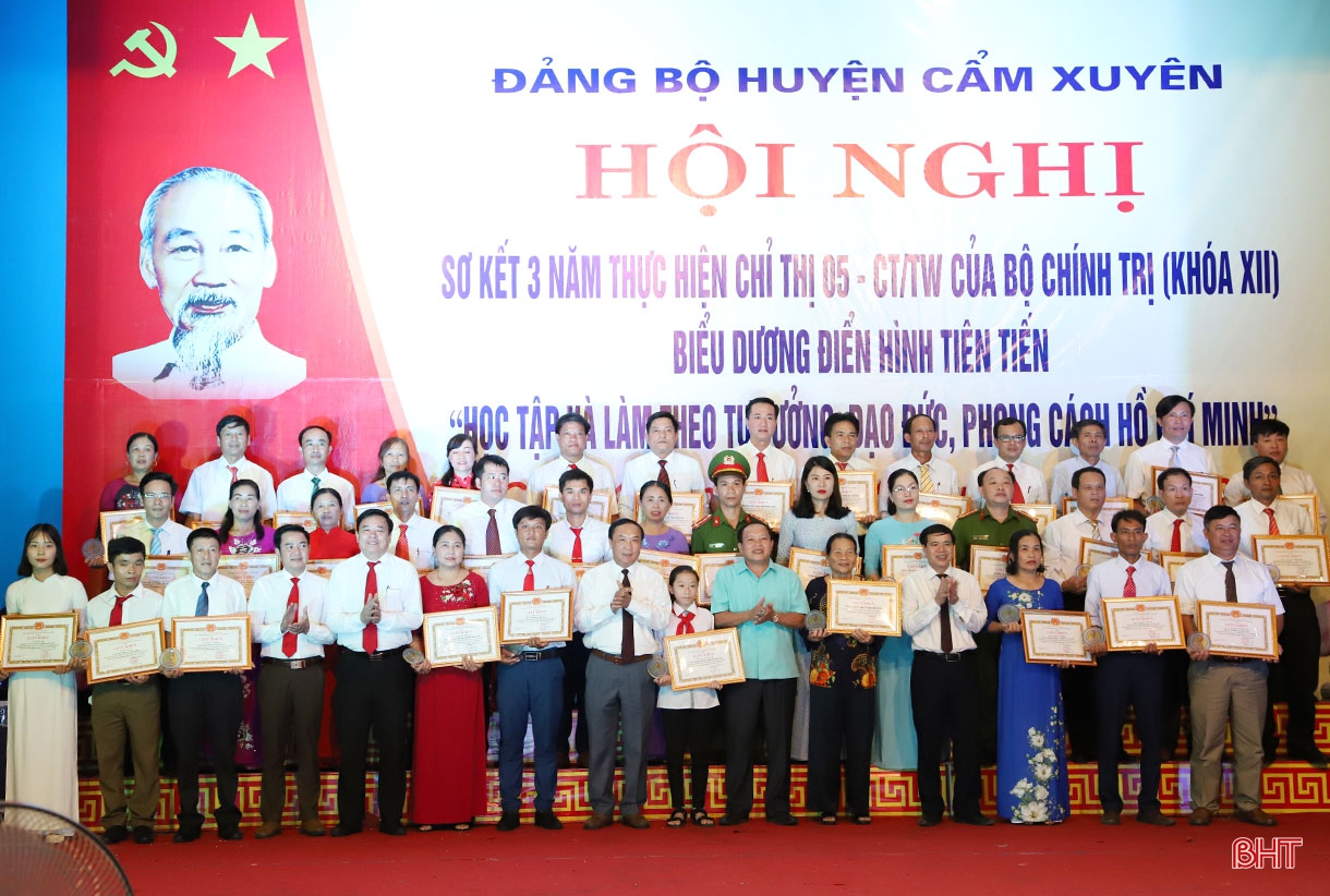 Cẩm Xuyên tạo đột phá về du lịch, dịch vụ, sớm thành huyện nông thôn mới nâng cao