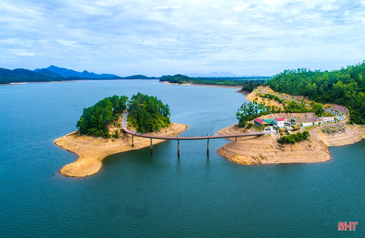 Cẩm Xuyên tạo đột phá về du lịch, dịch vụ, sớm thành huyện nông thôn mới nâng cao