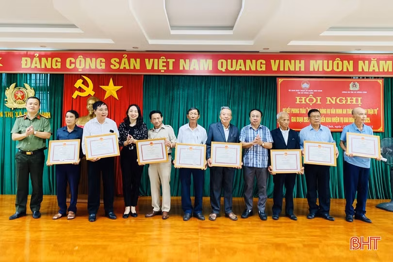 TX Hồng Lĩnh khen thưởng 12 dòng họ văn minh, an toàn vì an ninh trật tự