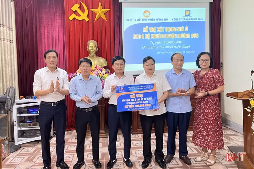 Công ty Xăng dầu Hà Tĩnh hỗ trợ 560 triệu đồng xây nhà ở cho hộ nghèo