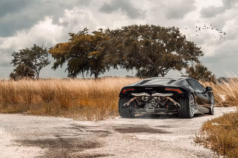 Siêu xe Lamborghini Huracán gây ấn tượng với thiết kế quái dị