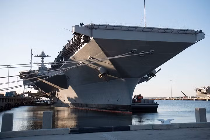Cận cảnh tàu sân bay lớn nhất thế giới chiến hạm USS Gerald Ford