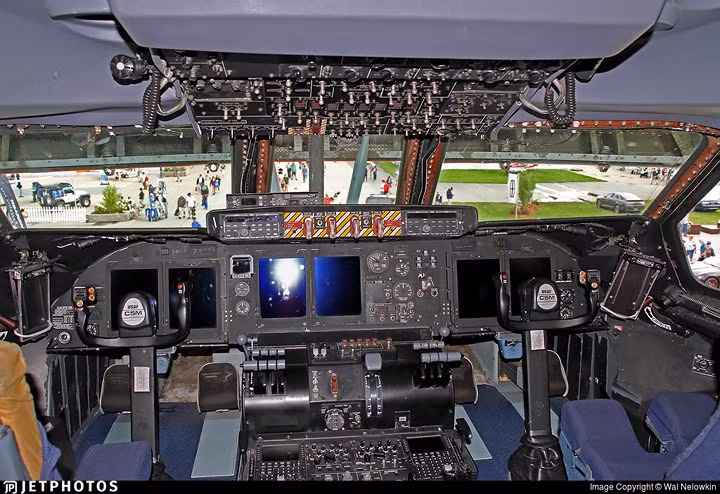 Cận cảnh sức mạnh siêu phàm của “lực sĩ bay” C-5M Super Galaxy