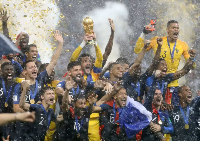 Sau 12 năm, trọng tài tiết lộ sự thật về chiếc thẻ đỏ của Zidane