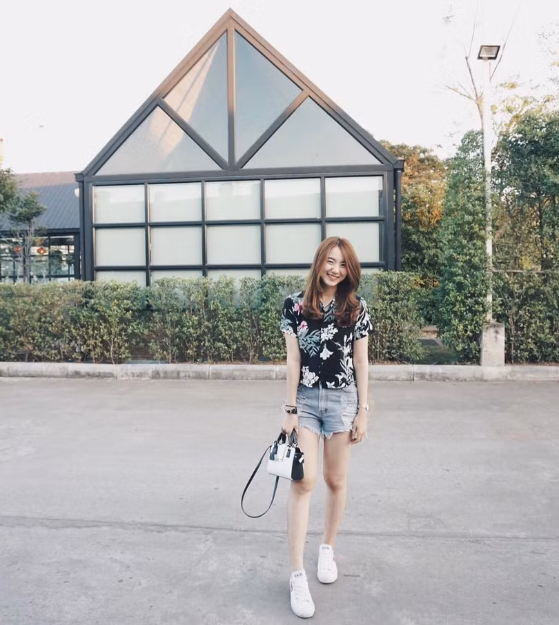 Tuyệt chiêu diện trang phục họa tiết hoa không sợ lòe loẹt