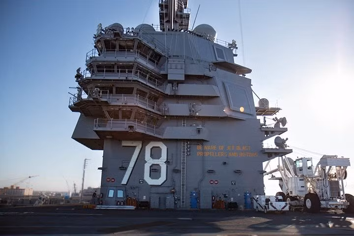 Cận cảnh tàu sân bay lớn nhất thế giới chiến hạm USS Gerald Ford