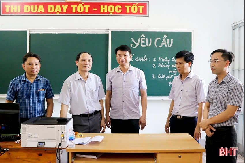 Đoàn công tác kiểm tra cơ sở vật chất tại Trung tâm giáo dục nghề nghiệp và giáo dục thường xuyên huyện Đức Thọ.