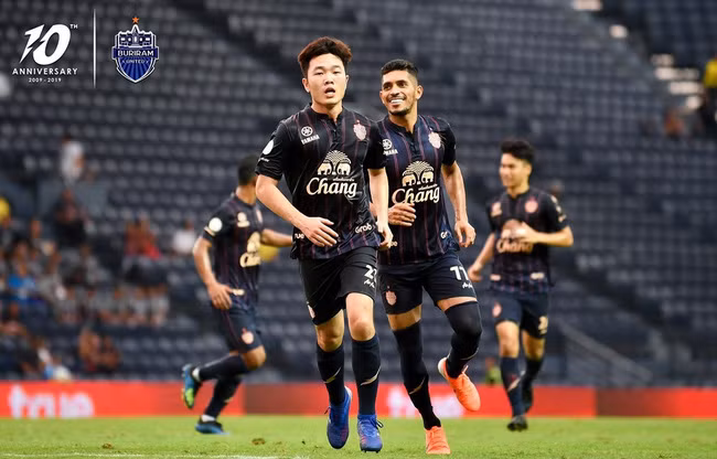 Ghi siêu phẩm sút phạt, Xuân Trường góp mặt đội hình tiêu biểu Thai League