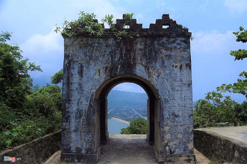 Cổng trời trăm tuổi trên đỉnh Đèo Ngang