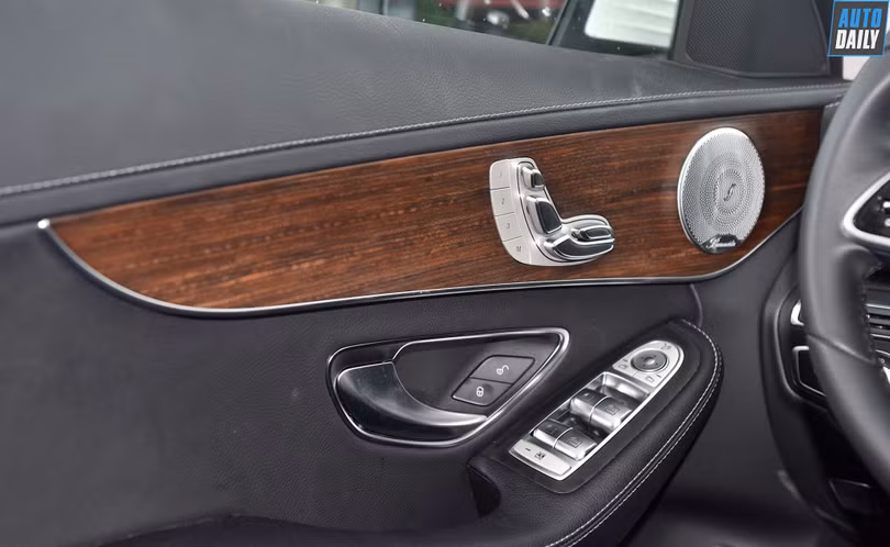 Đánh giá Mercedes-Benz C200 Exclusive 2019 giá 1,709 tỷ đồng