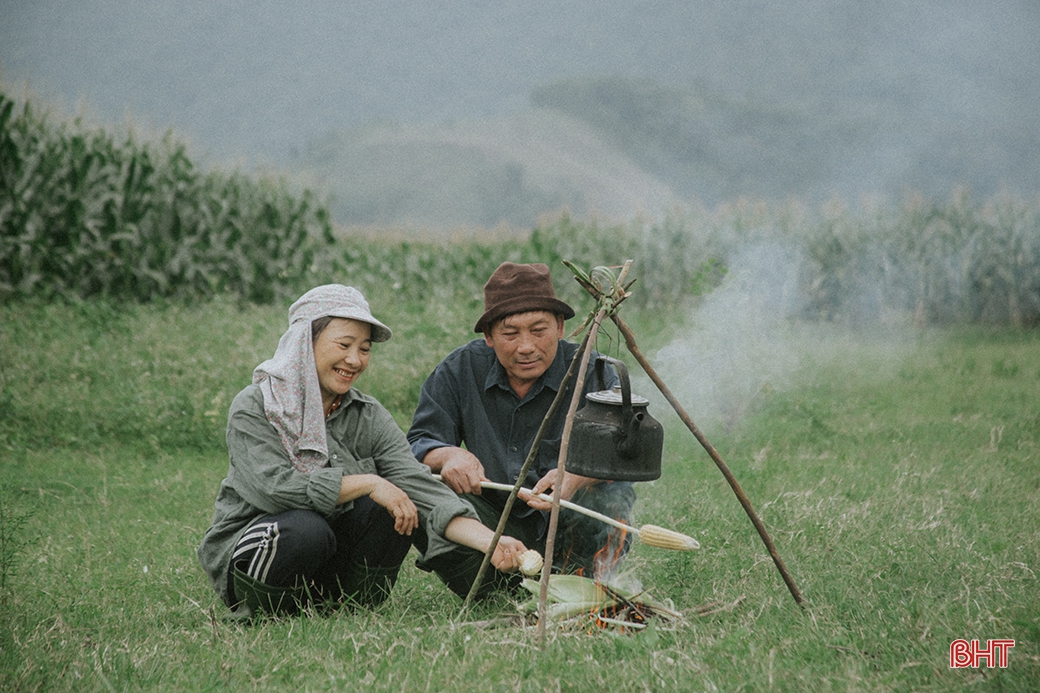 Chàng trai Hà Tĩnh gây “sốt” với bộ ảnh chụp bố mẹ nông dân