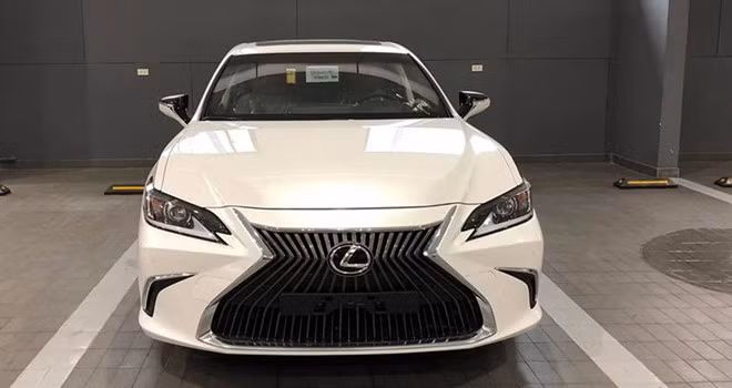 Lexus ES 250 sắp bán tại VN, giá 2,5 tỷ đồng