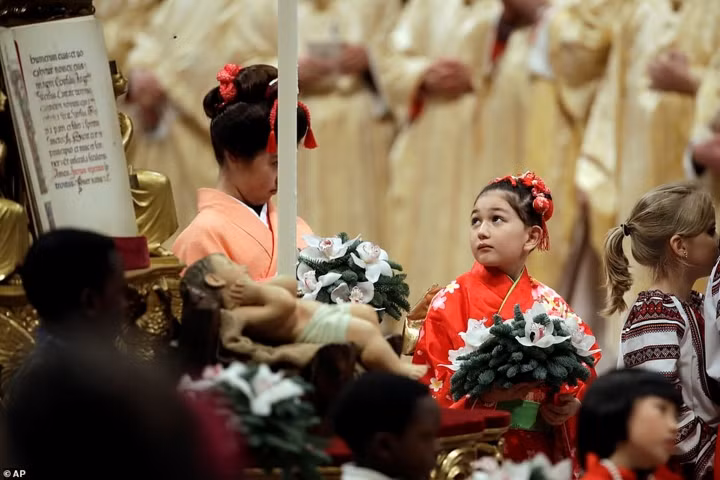 Giáo hoàng cử hành thánh lễ mừng Chúa Giáng sinh