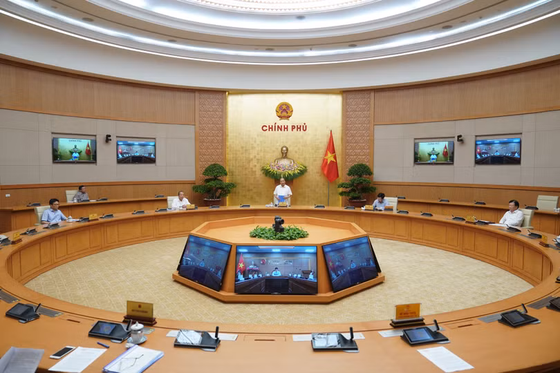 Ảnh: VGP/Quang Hiếu Thủ tướng: Cho phép mở lại các dịch vụ không thiết yếu, trừ vũ trường và karaoke