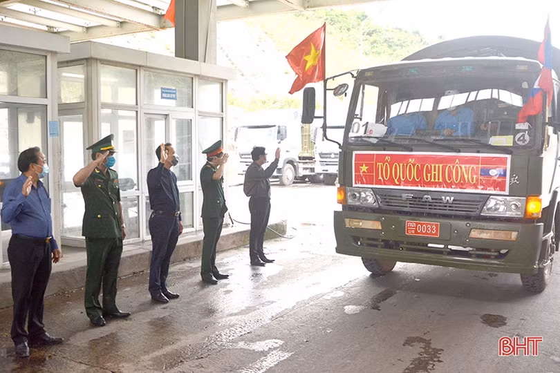 Hà Tĩnh tổ chức đón hài cốt liệt sỹ quân tình nguyện và chuyên gia Việt Nam hy sinh tại Lào về nước