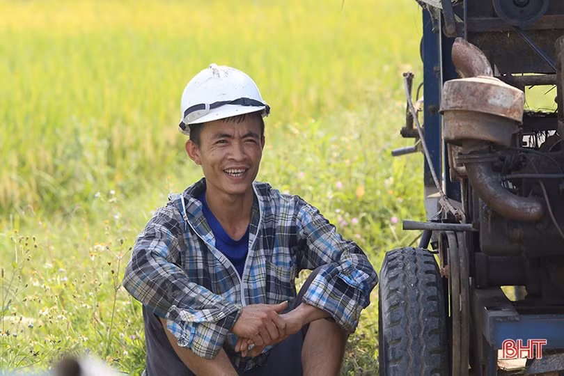 Việc “kéo” người, lao động Hà Tĩnh phơi mình dưới nắng 