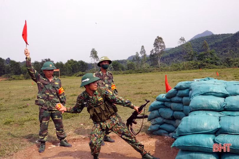 Chiến sỹ mới biên phòng tự tin vượt qua “3 tiếng nổ
