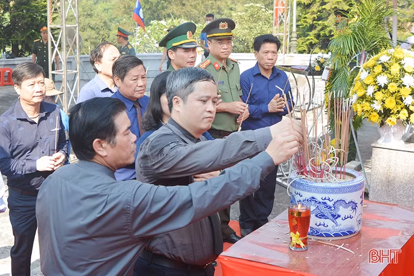 Hà Tĩnh tổ chức trọng thể lễ truy điệu, an táng hài cốt liệt sỹ Việt Nam hy sinh tại Lào