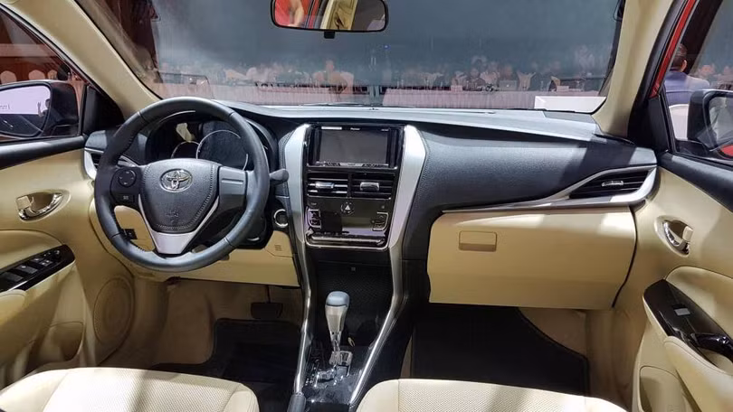 Toyota Vios giảm giá chỉ còn từ 450 triệu đồng