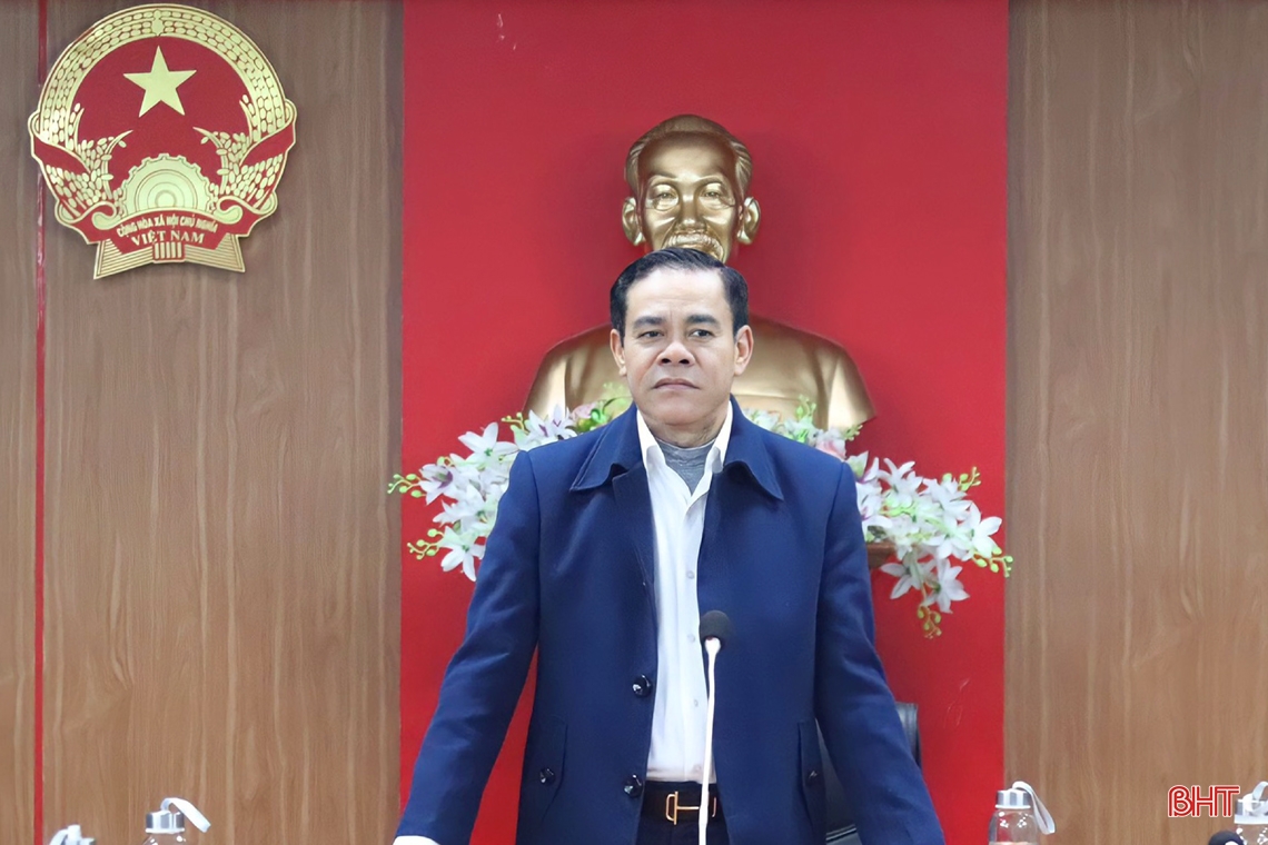 Chủ tịch UBND tỉnh chúc tết lực lượng làm nhiệm vụ tại Cửa khẩu Cầu Treo