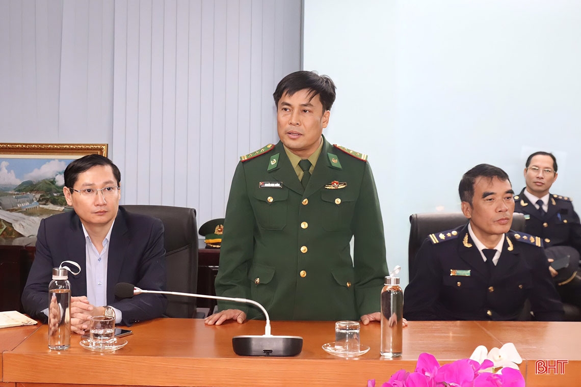 Chủ tịch UBND tỉnh chúc tết lực lượng làm nhiệm vụ tại Cửa khẩu Cầu Treo