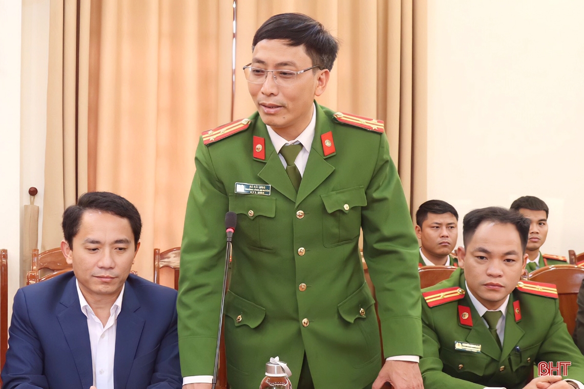 Chủ tịch UBND tỉnh chúc tết lực lượng vũ trang và các gia đình khó khăn 