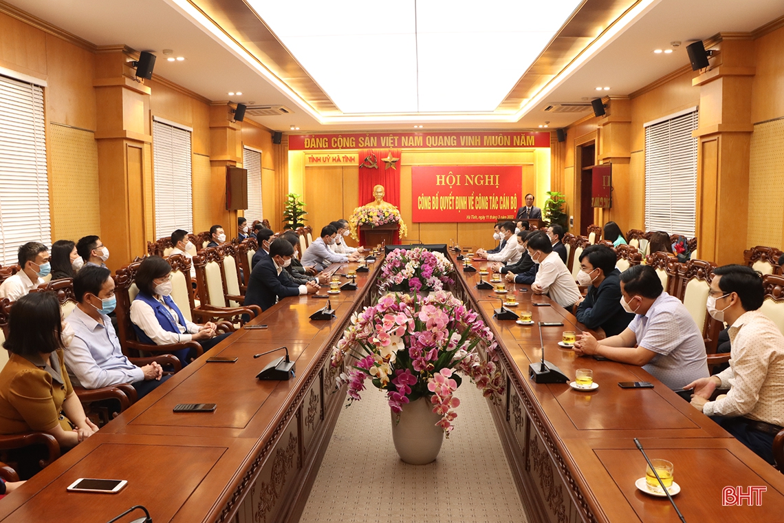 Ban Thường vụ Tỉnh ủy Hà Tĩnh công bố các quyết định về công tác cán bộ