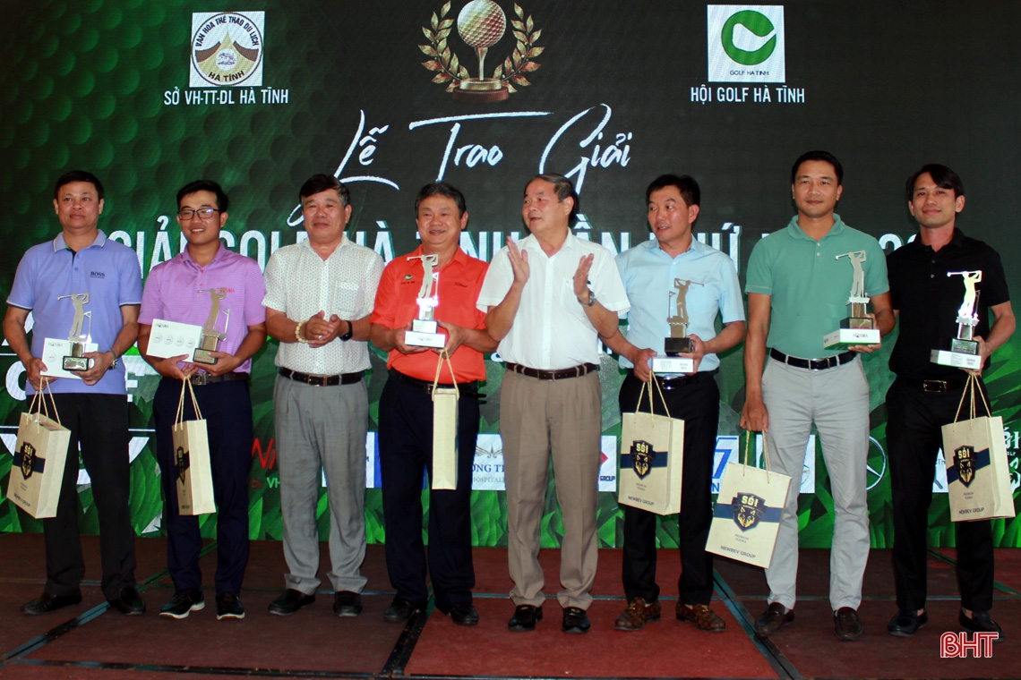 Lần đầu tiên Hà Tĩnh tổ chức giải golf, tay gậy người Nghệ An vô địch