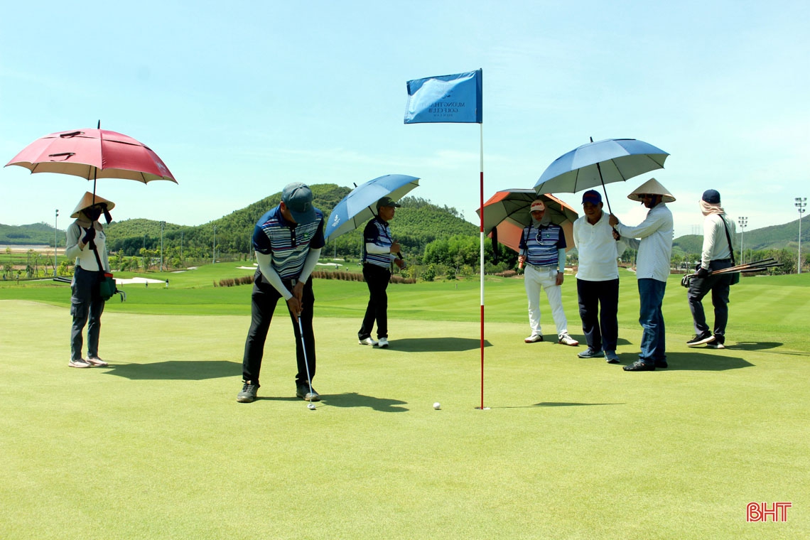 Lần đầu tiên Hà Tĩnh tổ chức giải golf, tay gậy người Nghệ An vô địch