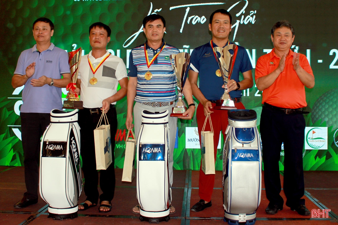 Lần đầu tiên Hà Tĩnh tổ chức giải golf, tay gậy người Nghệ An vô địch