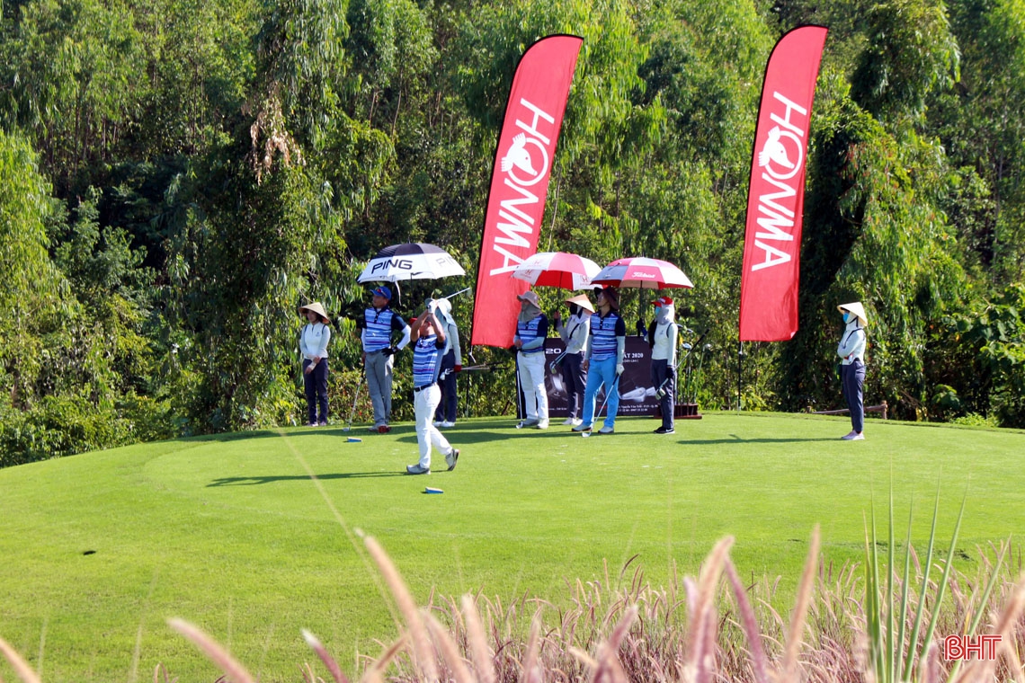 Lần đầu tiên Hà Tĩnh tổ chức giải golf, tay gậy người Nghệ An vô địch