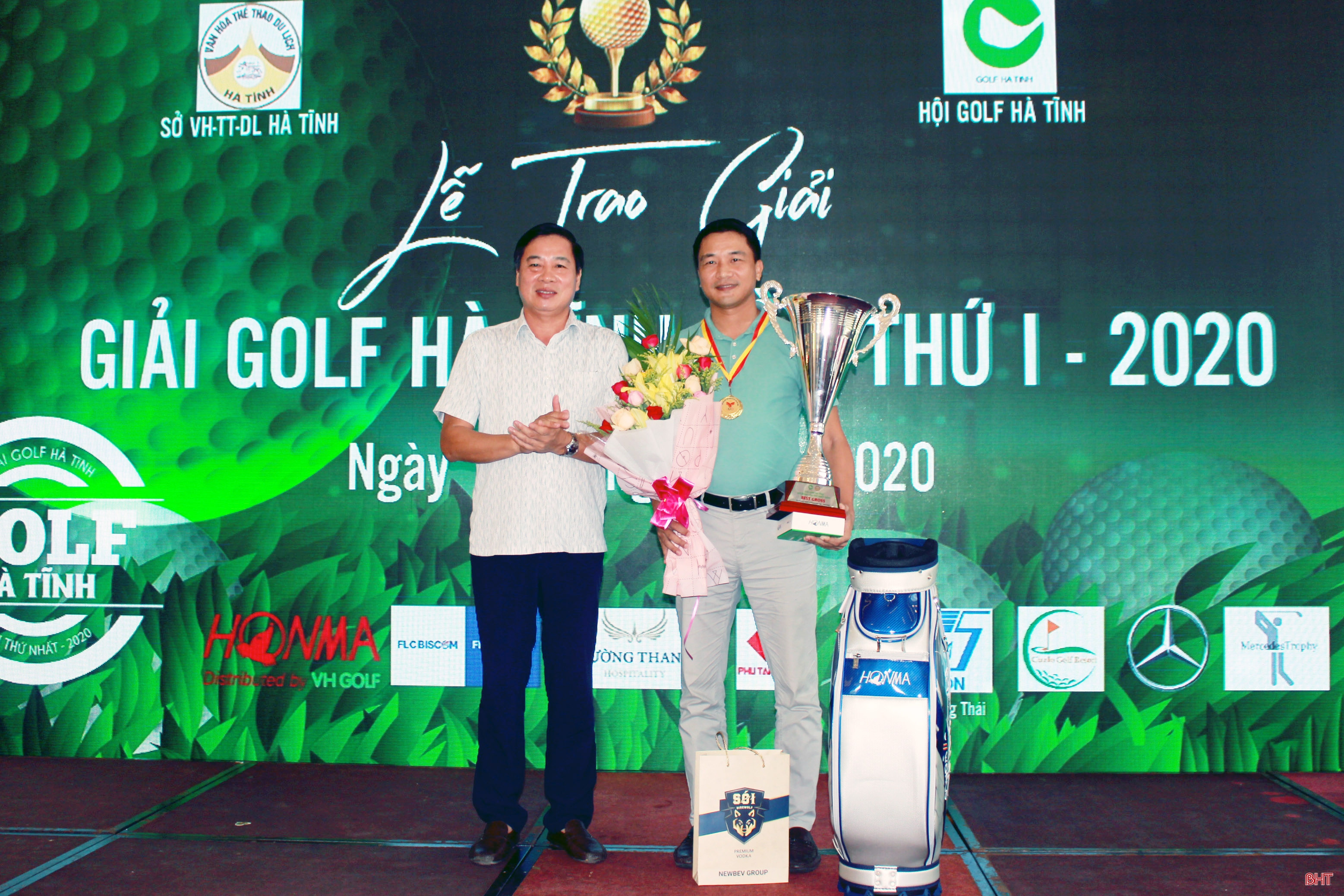 Lần đầu tiên Hà Tĩnh tổ chức giải golf, tay gậy người Nghệ An vô địch
