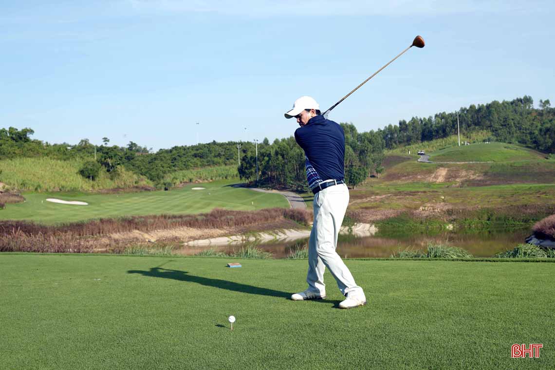 Lần đầu tiên Hà Tĩnh tổ chức giải golf, tay gậy người Nghệ An vô địch