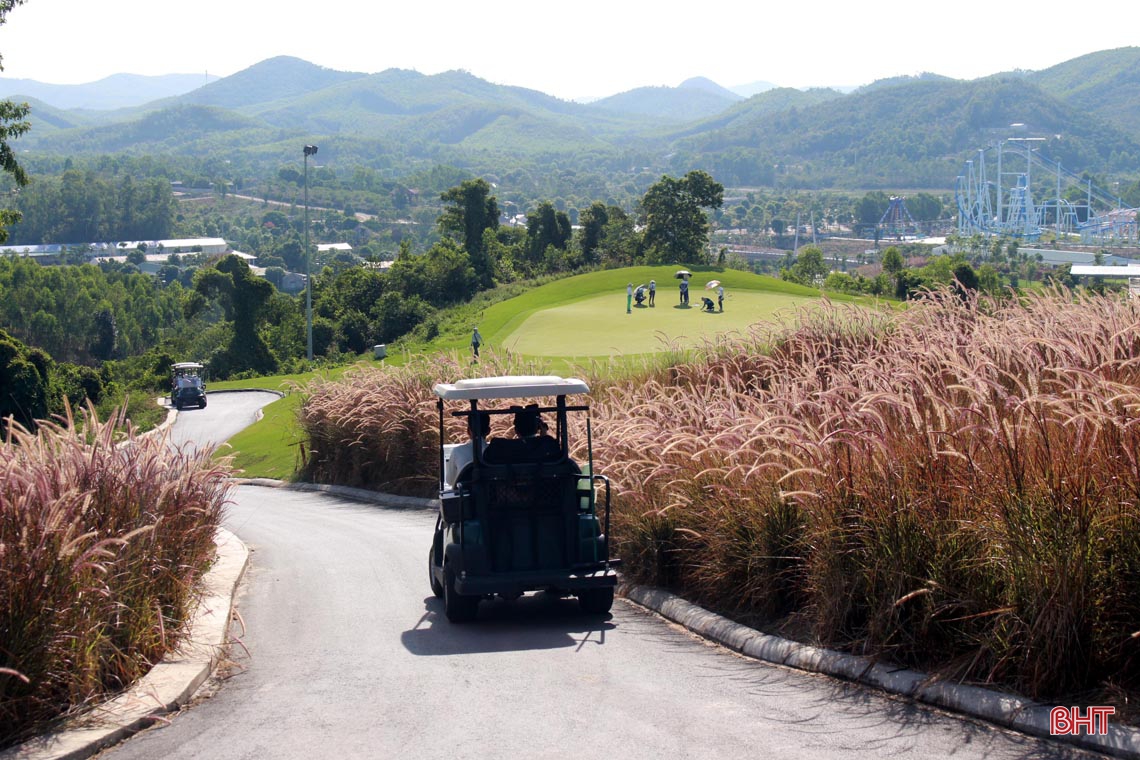 Lần đầu tiên Hà Tĩnh tổ chức giải golf, tay gậy người Nghệ An vô địch