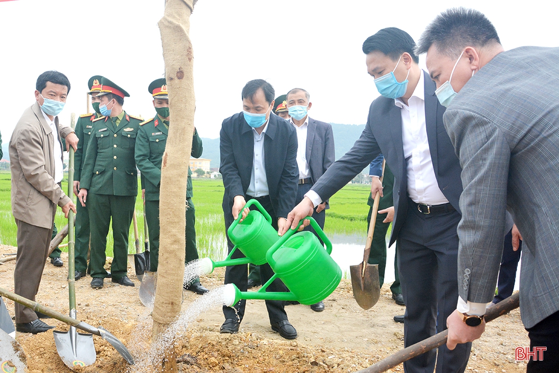 Thường trực Tỉnh ủy Hà Tĩnh tham gia trồng cây đầu năm tại các địa phương