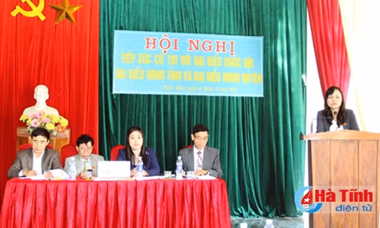 Đoàn ĐBQH và HĐND tỉnh tiếp xúc cử tri các huyện Lộc Hà, Nghi Xuân ảnh 4
