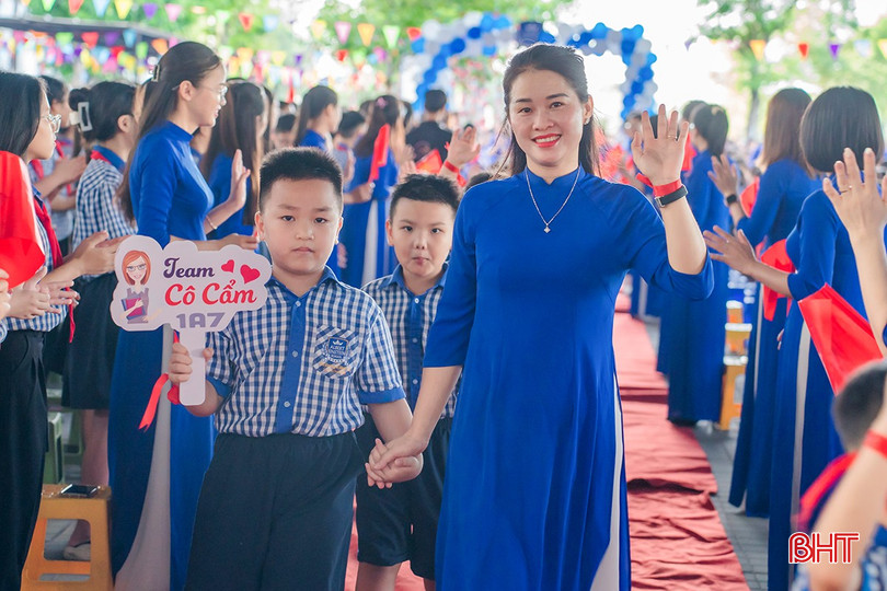 Hân hoan bước vào năm học mới.