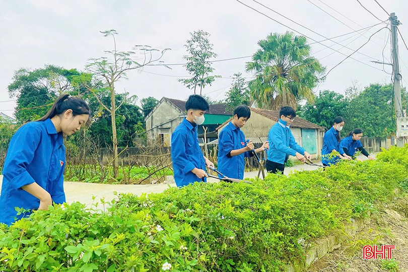 ĐVTN huyện Thạch Hà ra quân xây dựng nông thôn mới.