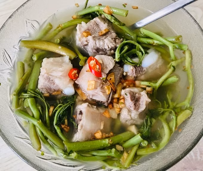 Ngọt mát canh sườn rau rút nấu chua “giải nhiệt” mùa hè