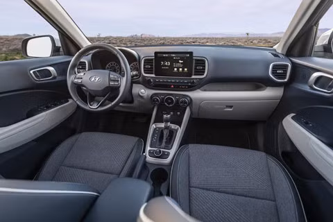 Hyundai Venue chính thức ra mắt, nhỏ hơn và rẻ hơn Kona