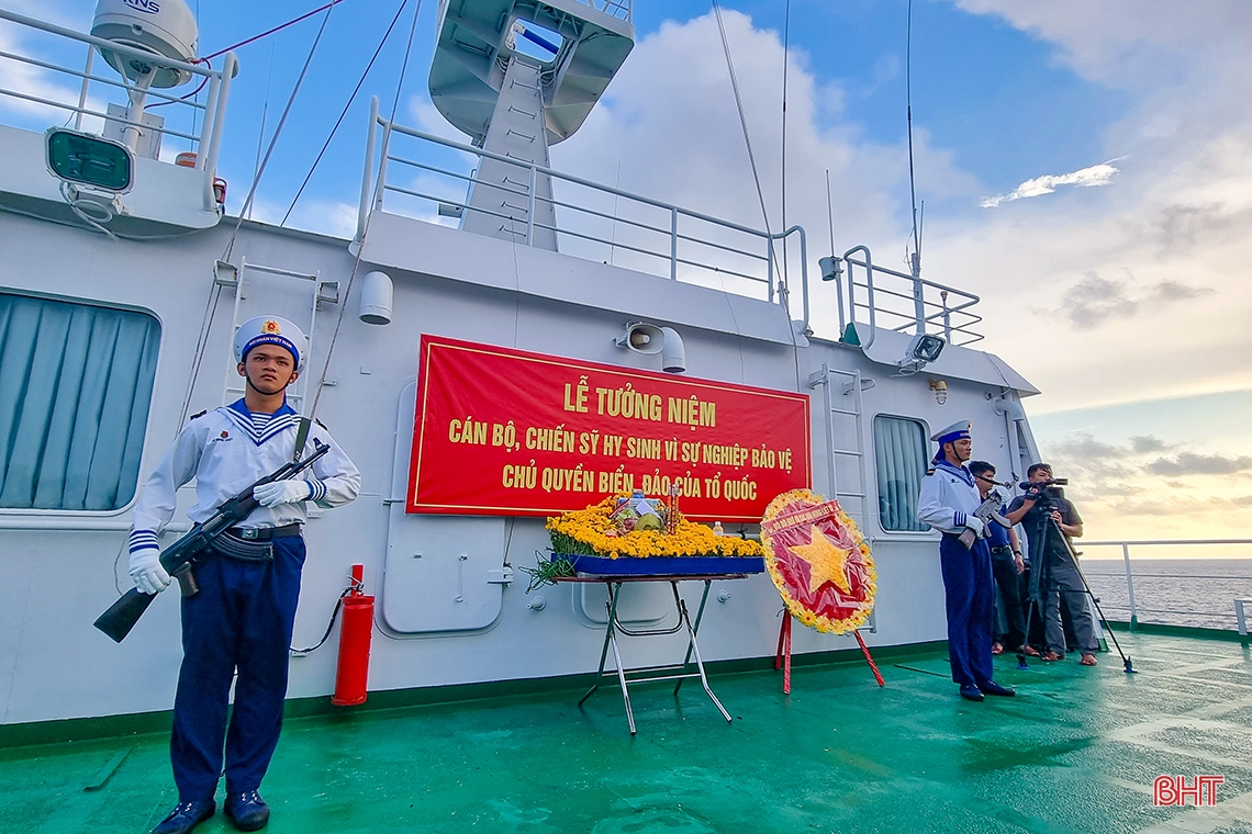 Nhật ký Trường Sa: Nắm đất quê hương tưởng nhớ người chiến sĩ Gạc Ma