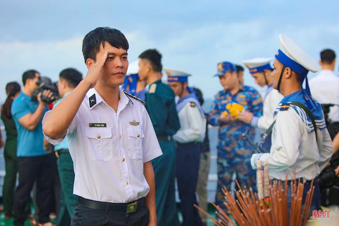 Nhật ký Trường Sa: Nắm đất quê hương tưởng nhớ người chiến sĩ Gạc Ma