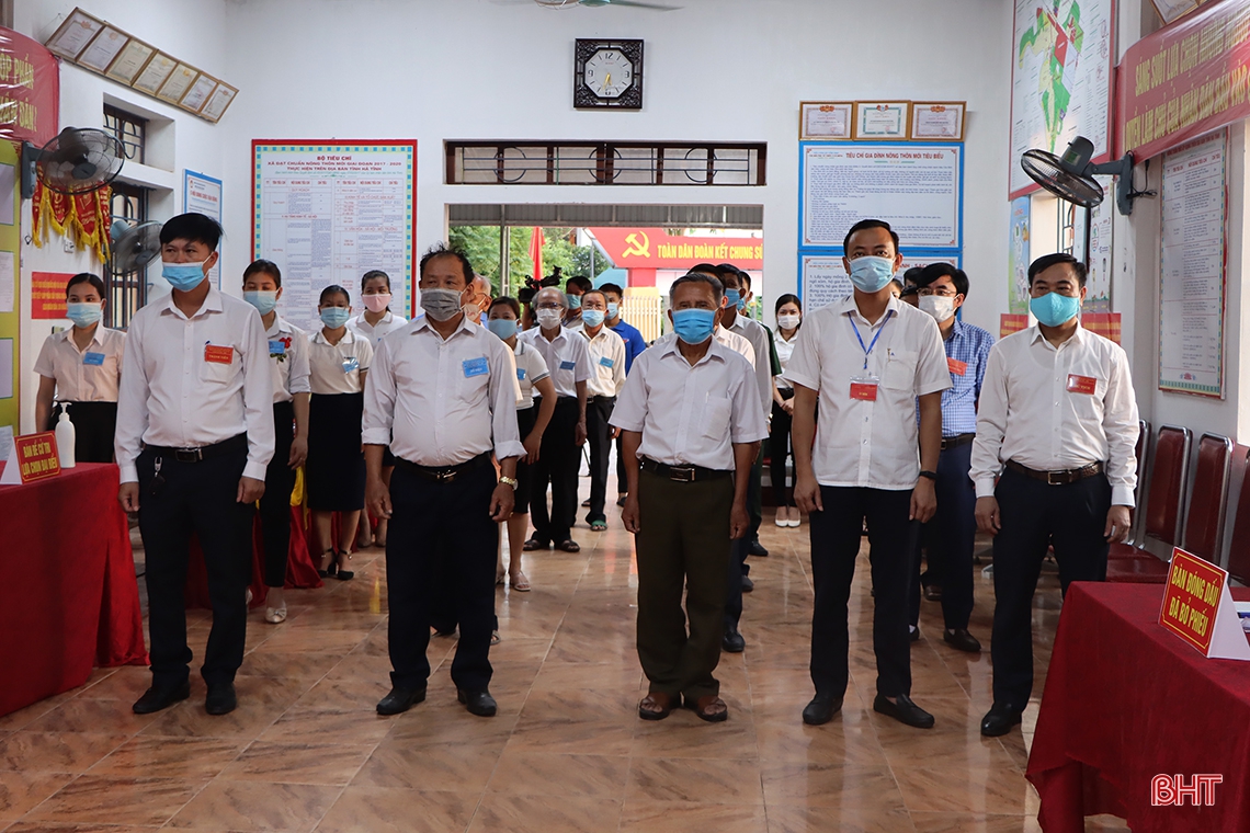 Cử tri Hà Tĩnh náo nức bầu chọn người đại biểu Nhân dân