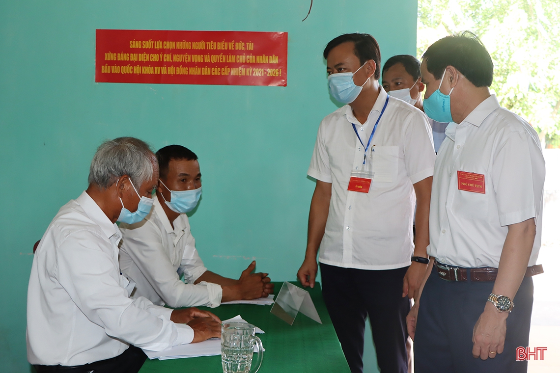 Lãnh đạo Hà Tĩnh kiểm tra công tác bầu cử, động viên cử tri tại các khu vực bỏ phiếu