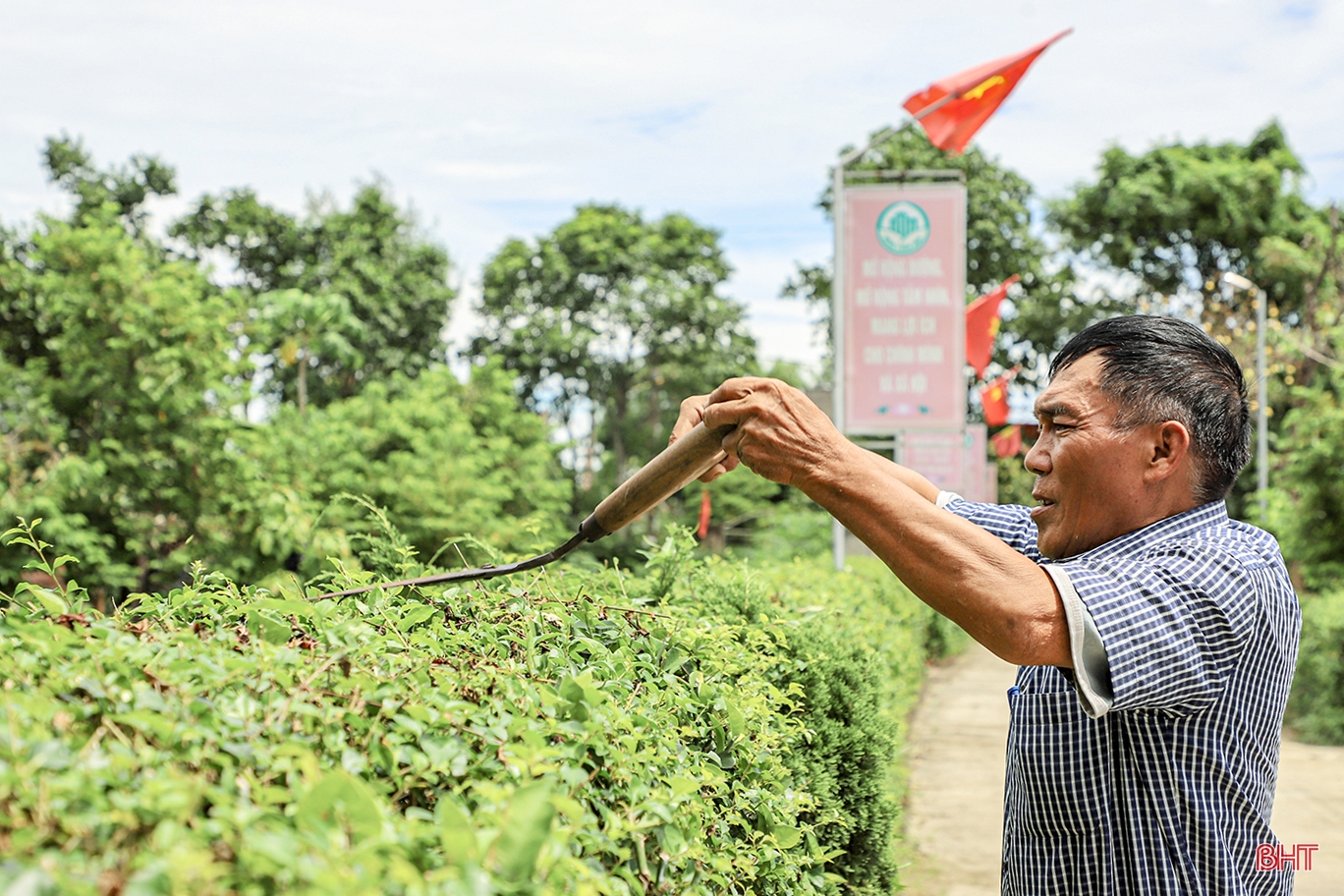 Ông trưởng thôn hơn 50 năm “giữ lửa” nghề truyền thống mộc Phổ Trường