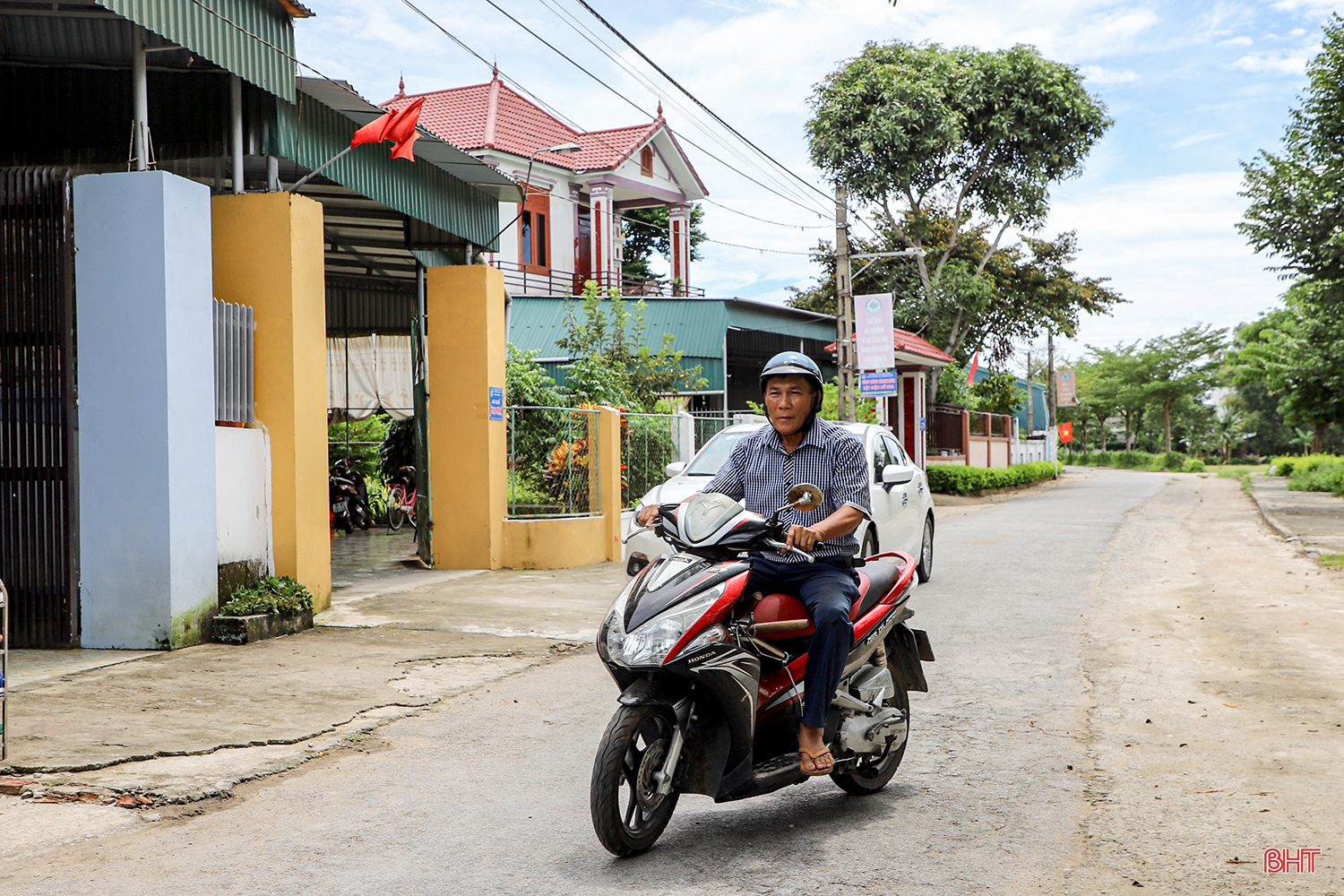 Ông trưởng thôn hơn 50 năm “giữ lửa” nghề truyền thống mộc Phổ Trường