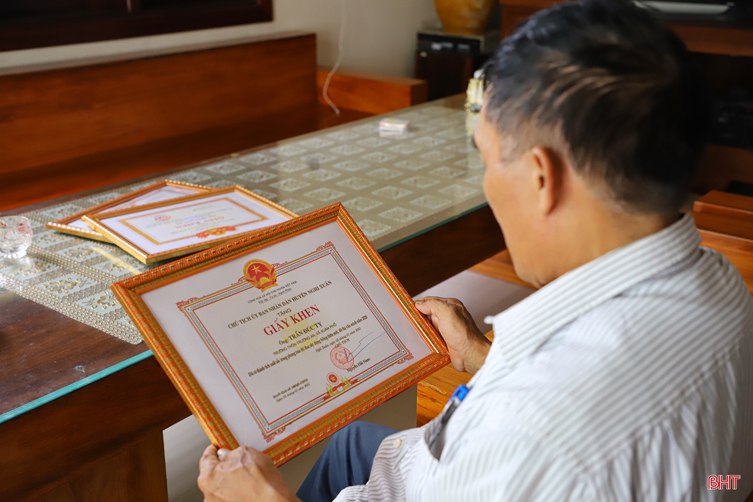 Ông trưởng thôn hơn 50 năm “giữ lửa” nghề truyền thống mộc Phổ Trường