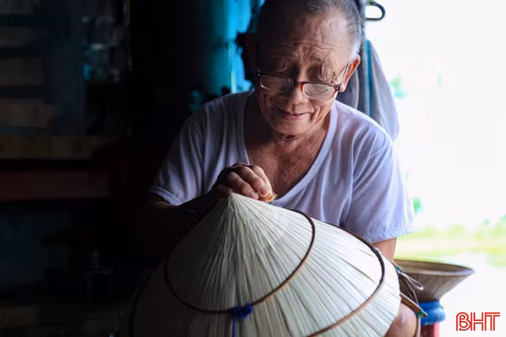 Theo mũi kim, giữ nghề nón Đan Du